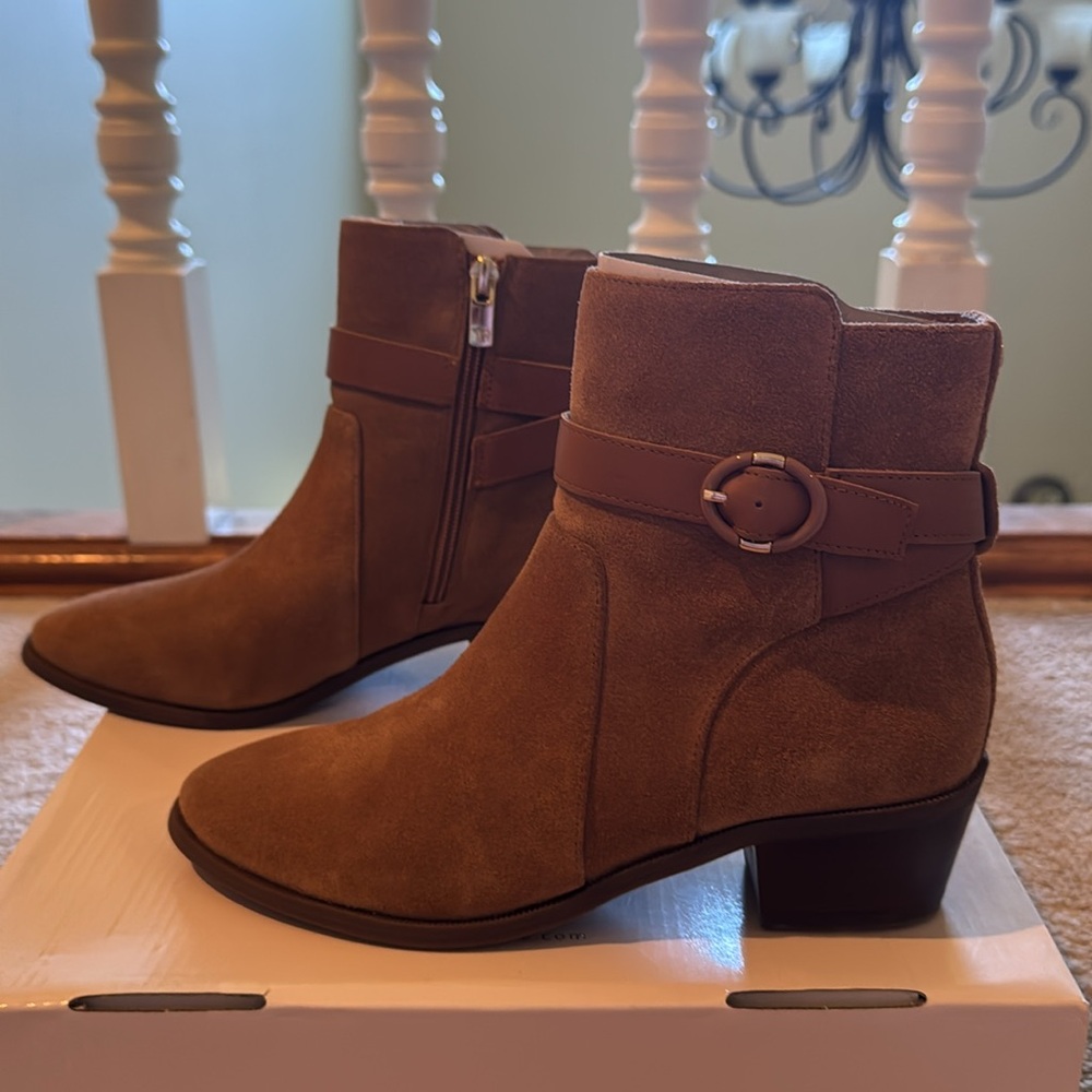 Taryn Rose “Saralita” booties, size 6, brown suede - Picture 4 of 5